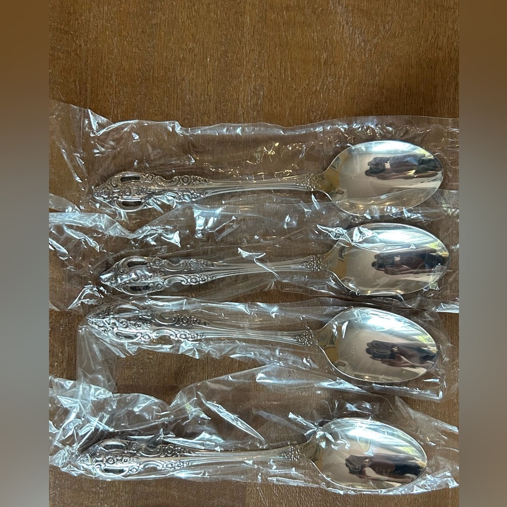 Oneida Pembrooke Renoir soup spoon